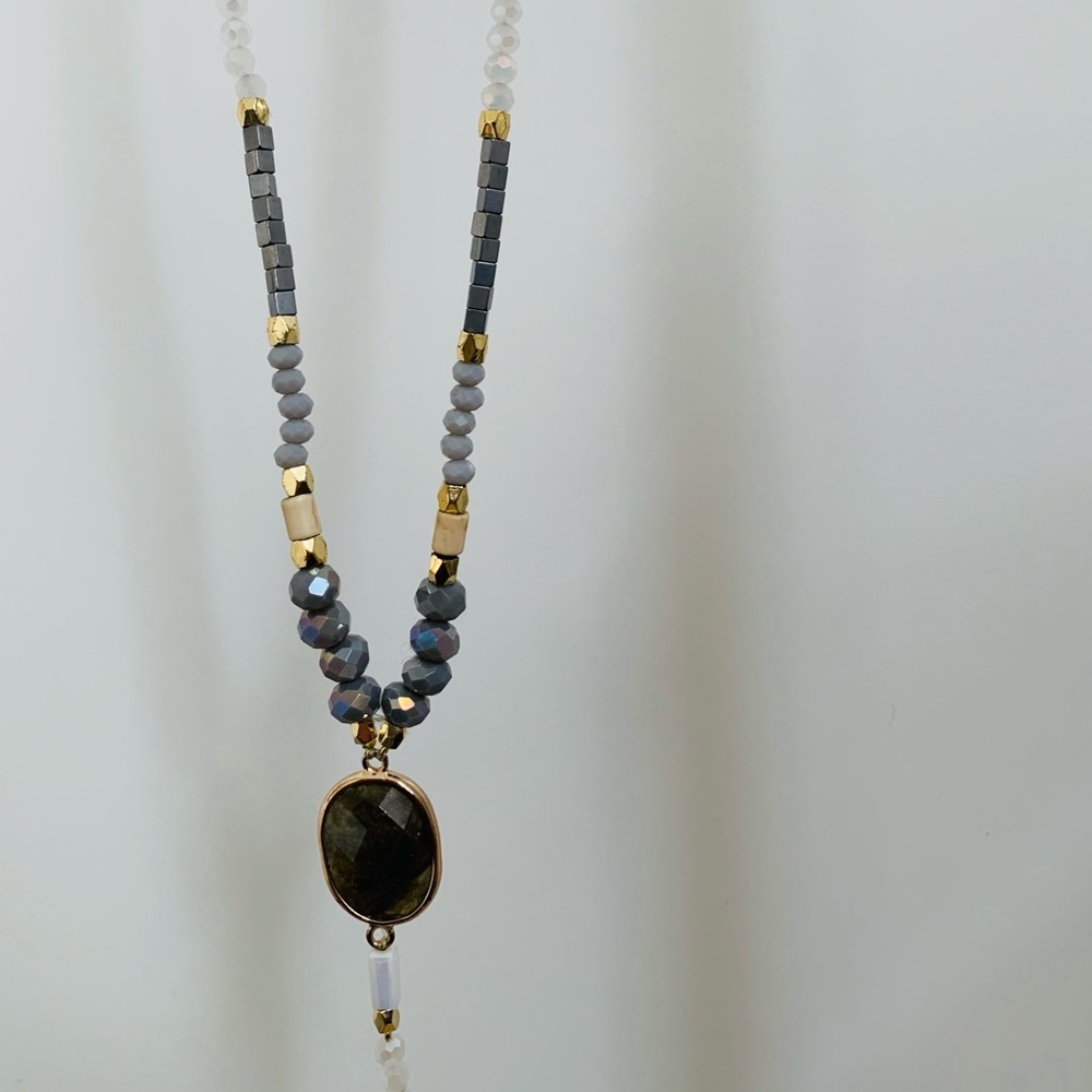 😇 Banana Republic Tassel Necklace